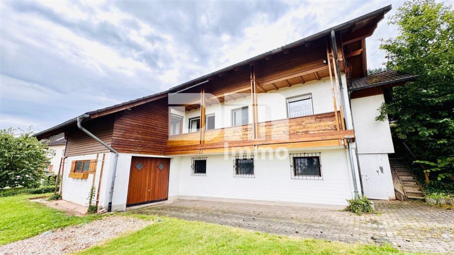 Hochwertiges 1-2 Familienhaus mit großem Garten in erhobener Ortsrandlage mit Panoramablick - Seitenansicht